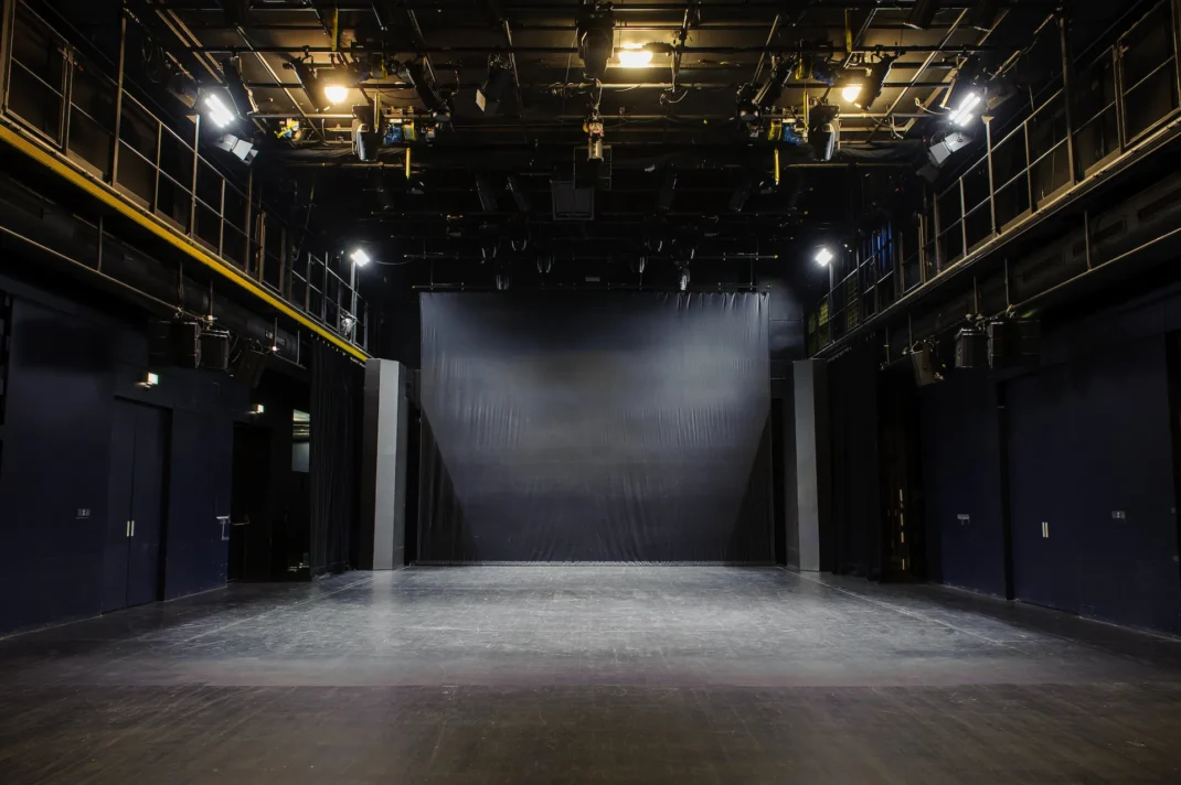 DnO-divadelni-sal-1-Miroslav-Kruma